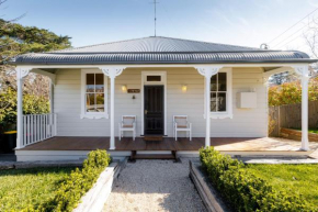 Hatton Ville Fireplace Village 5 Minutes Gardens, Leura
